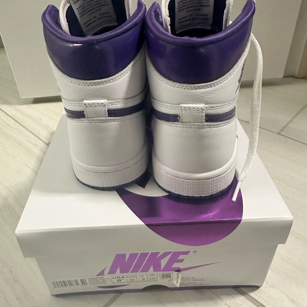 Women Jordan 1 High OG - Picture 5 of 7